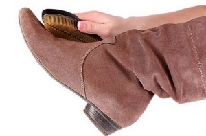 Как чистить замшевую обувь